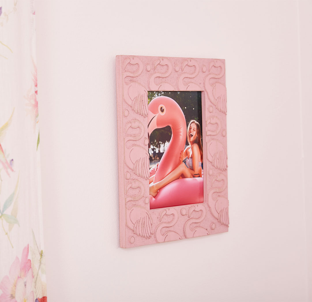 6x8 Carved Flamingo Frame