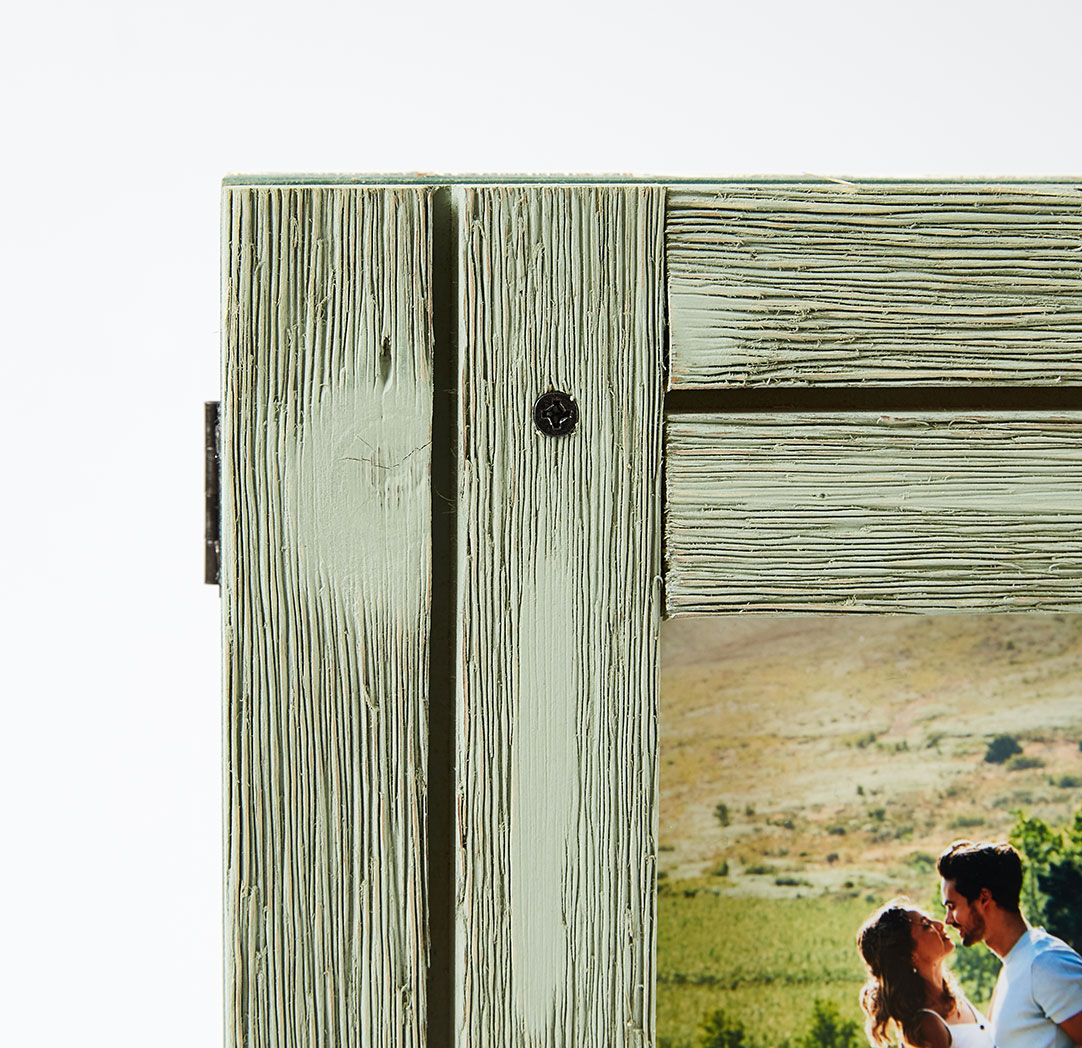 4x6 Green & White Trifold Wood Frame (3)