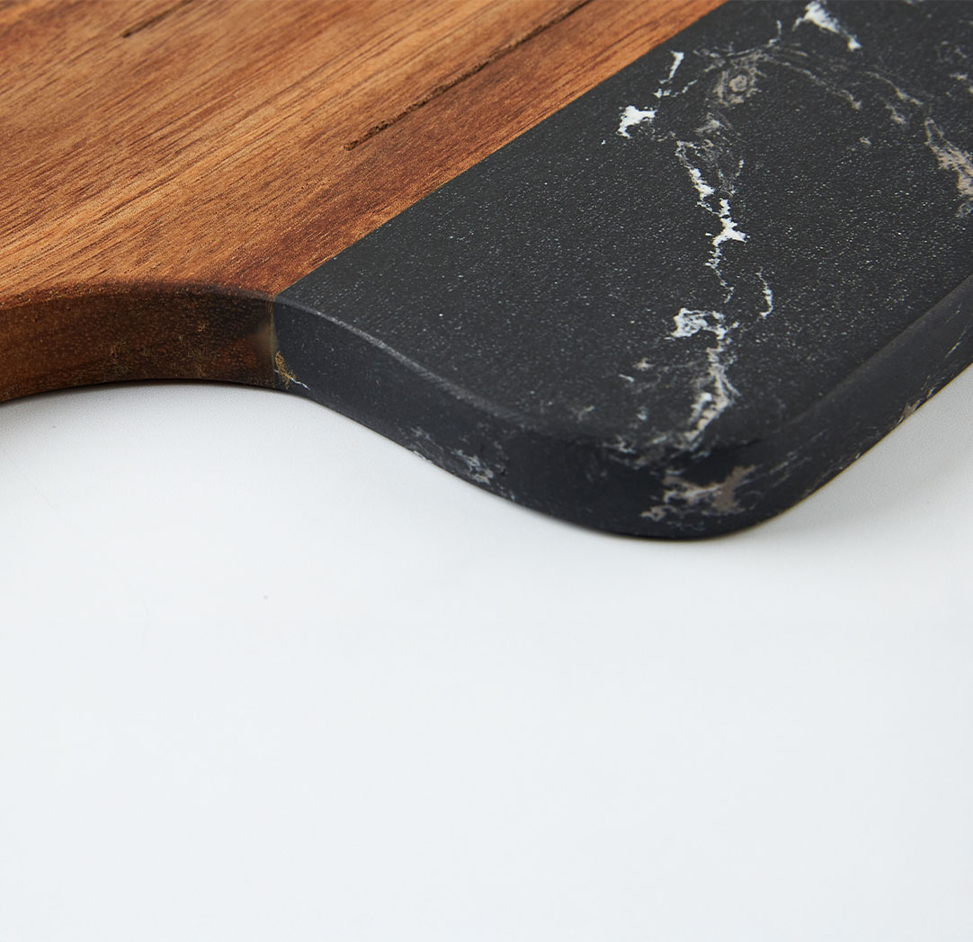 Planche à découper en bois et marbre noir personnalisée