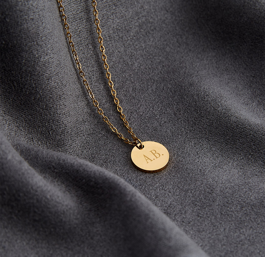 Collier avec petit pendentif rond - couleur or