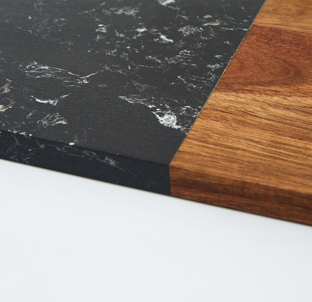 Planche à découper rectangulaire en bois et marbre noir personnalisée