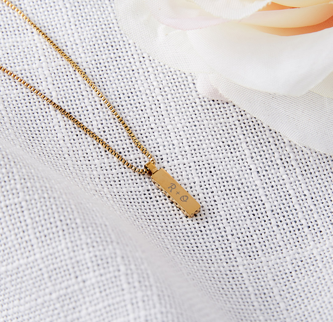 Collier à chaîne cubique avec pendentif en forme de barre - couleur or