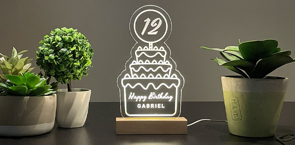 Panneau long à DEL personnalisé en bois - Gâteau d’anniversaire