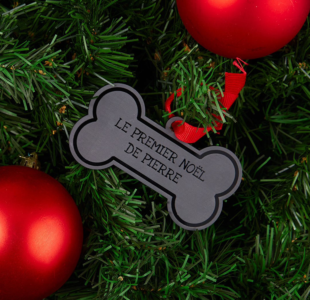 Décoration gravée noire os 