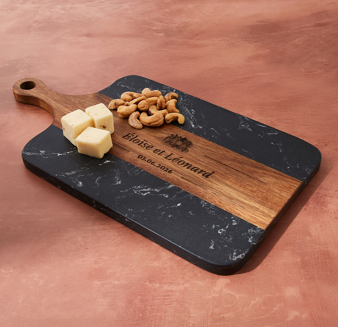 Planche à découper en bois et marbre noir personnalisée
