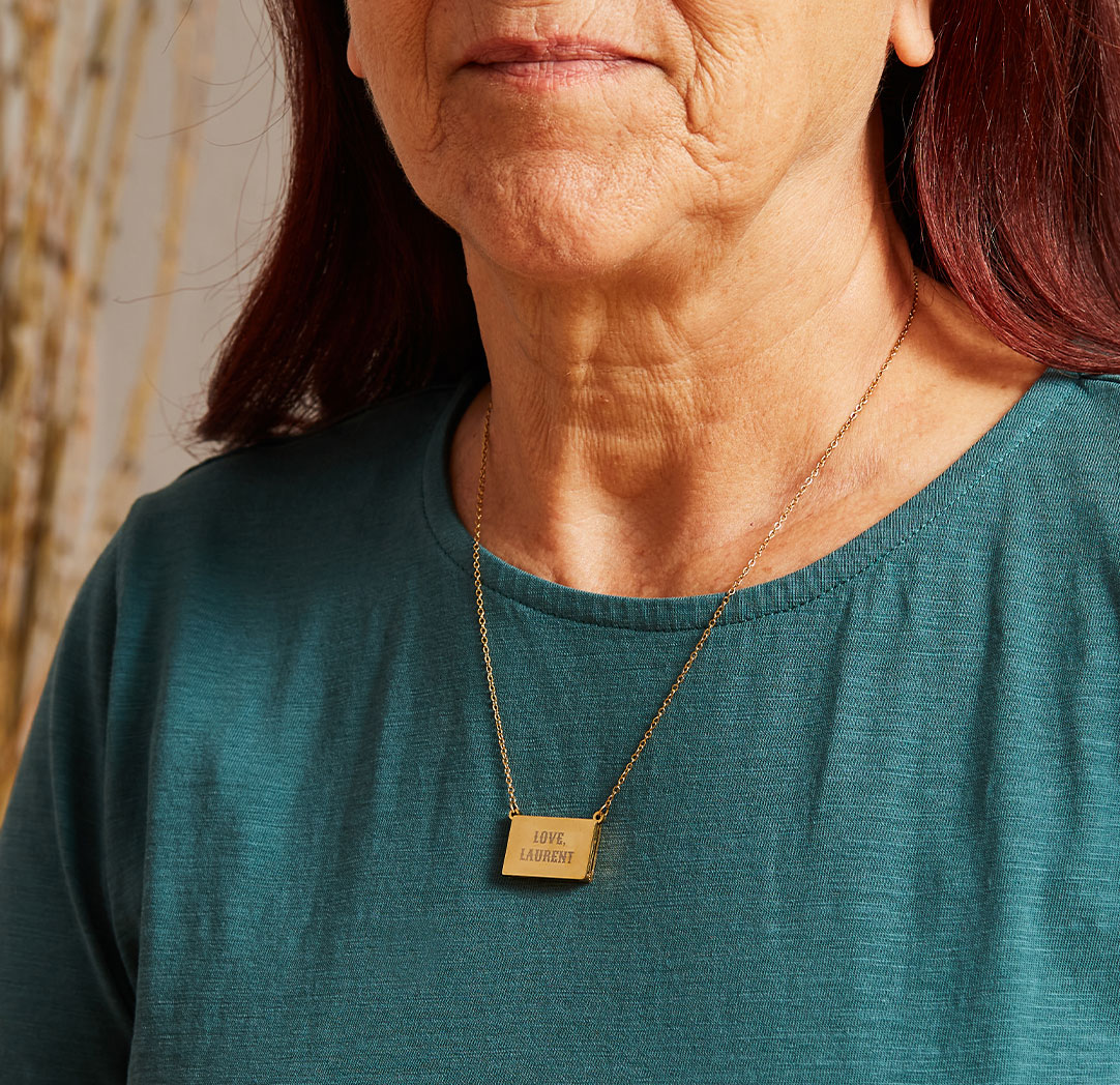 Pull-Out Photo Necklace - Silver Colour