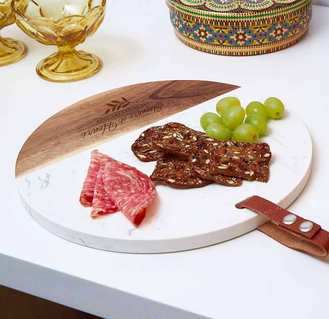 Planche à découper ronde personnalisée en bois et marbre