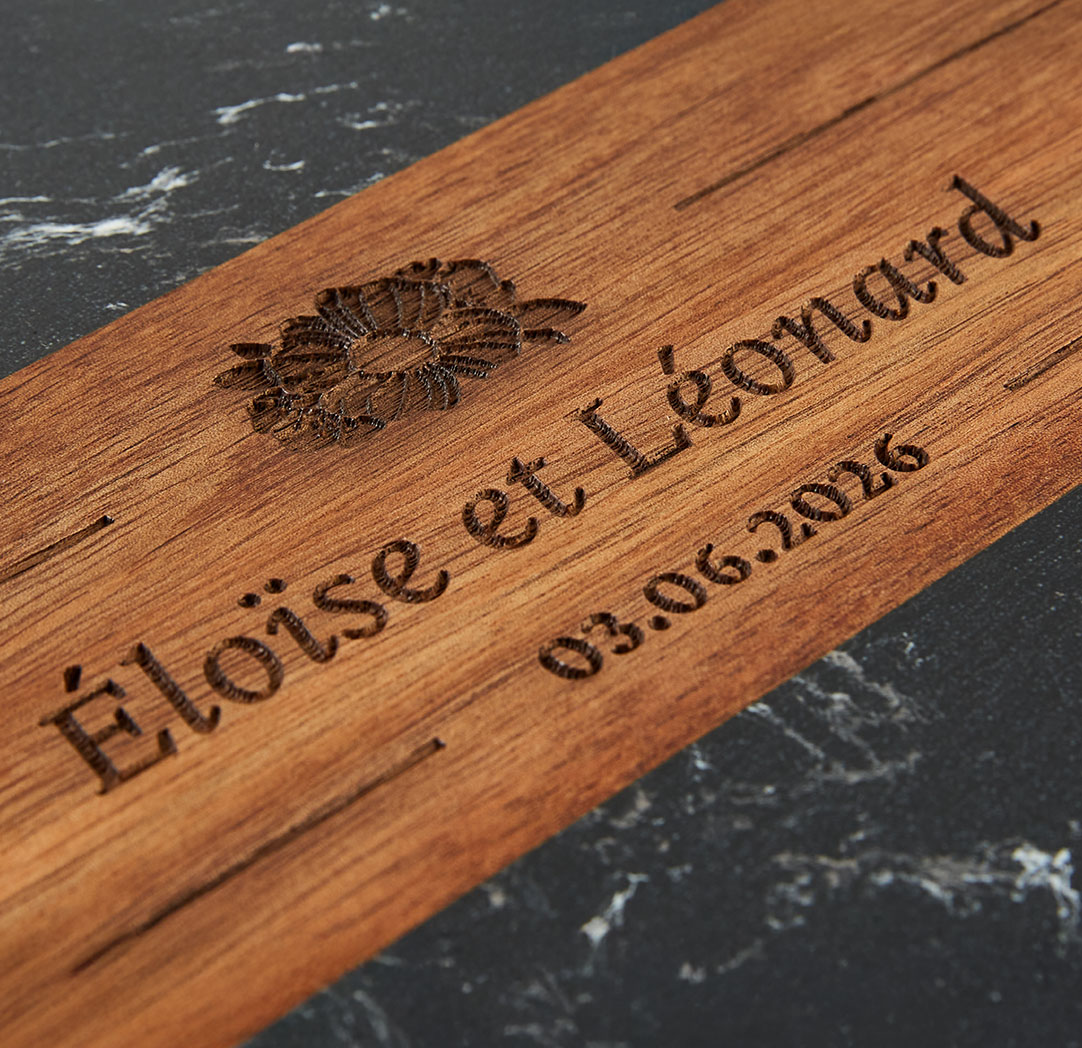 Planche à découper en bois et marbre noir personnalisée