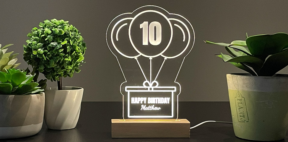 Panneau long à DEL personnalisé en bois - Ballons d’anniversaire