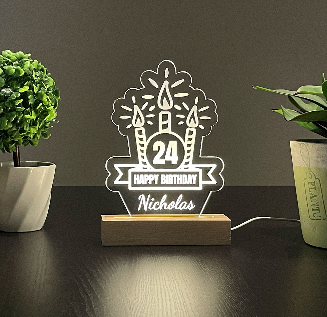 Panneau long à DEL personnalisé en bois - Bougies d’anniversaire