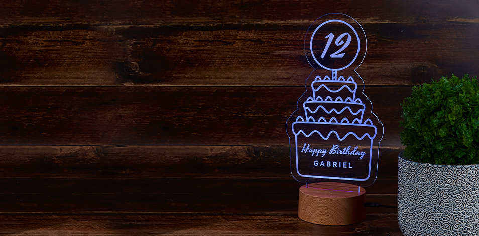Panneau à DEL personnalisé en bois - Gâteau d’anniversaire